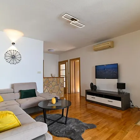 Cesarica Trogir