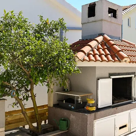 Cesarica Apartman *