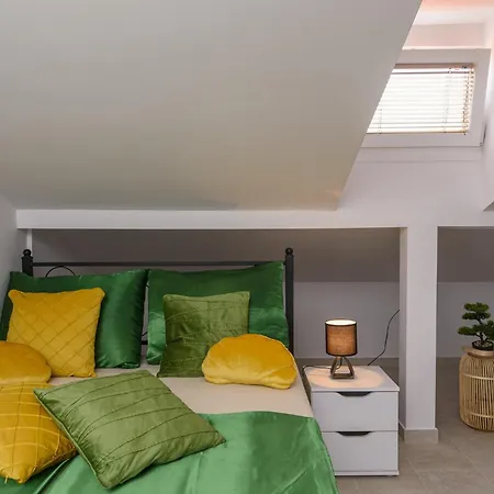 Cesarica Apartment *